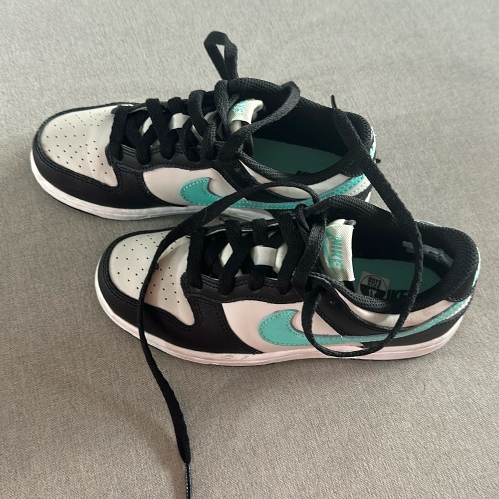 Boys Nike low tops